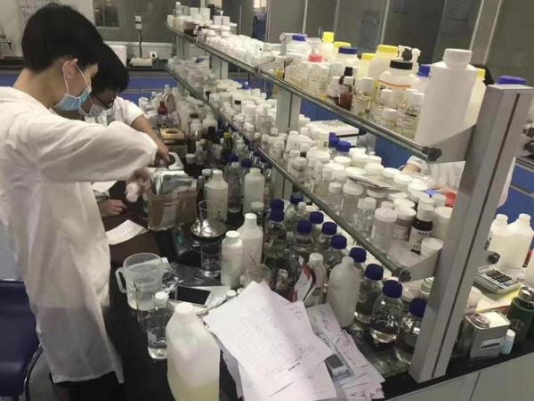 主营业务收入构成为：护肤品(除面膜)89.55%