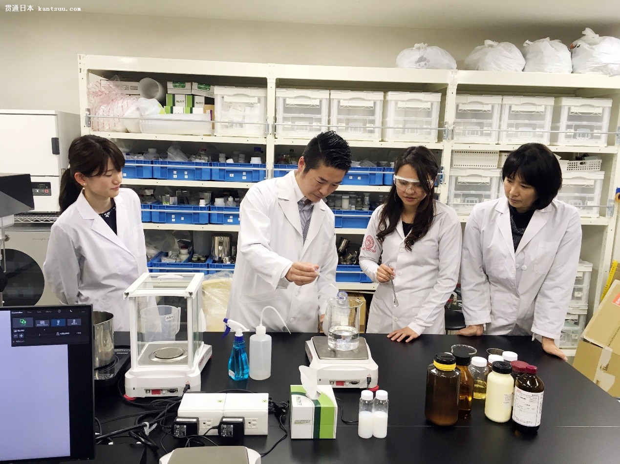 并发布《2025中国化妆品质量安全发展研究报告》《中国儿童化妆品行业发展研究报告》