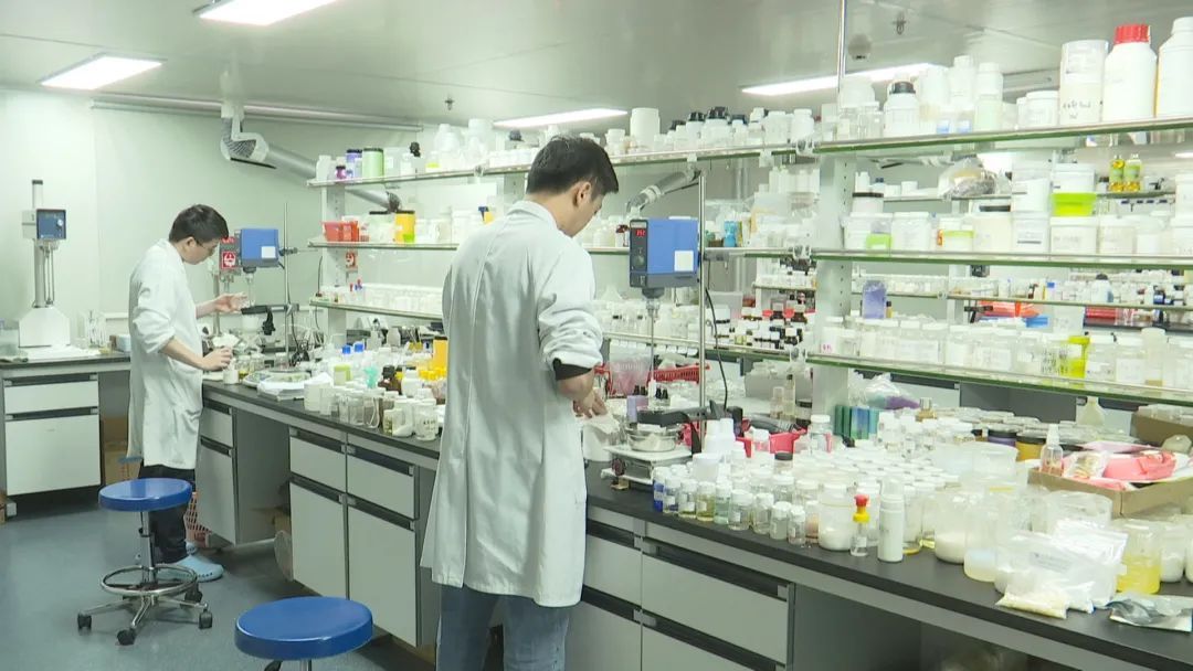 我们应该强调护肤品研发的科学性