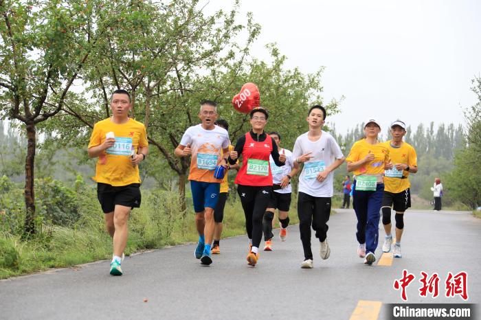 中国含“酒”量最高半马开跑：6000余名跑友畅跑