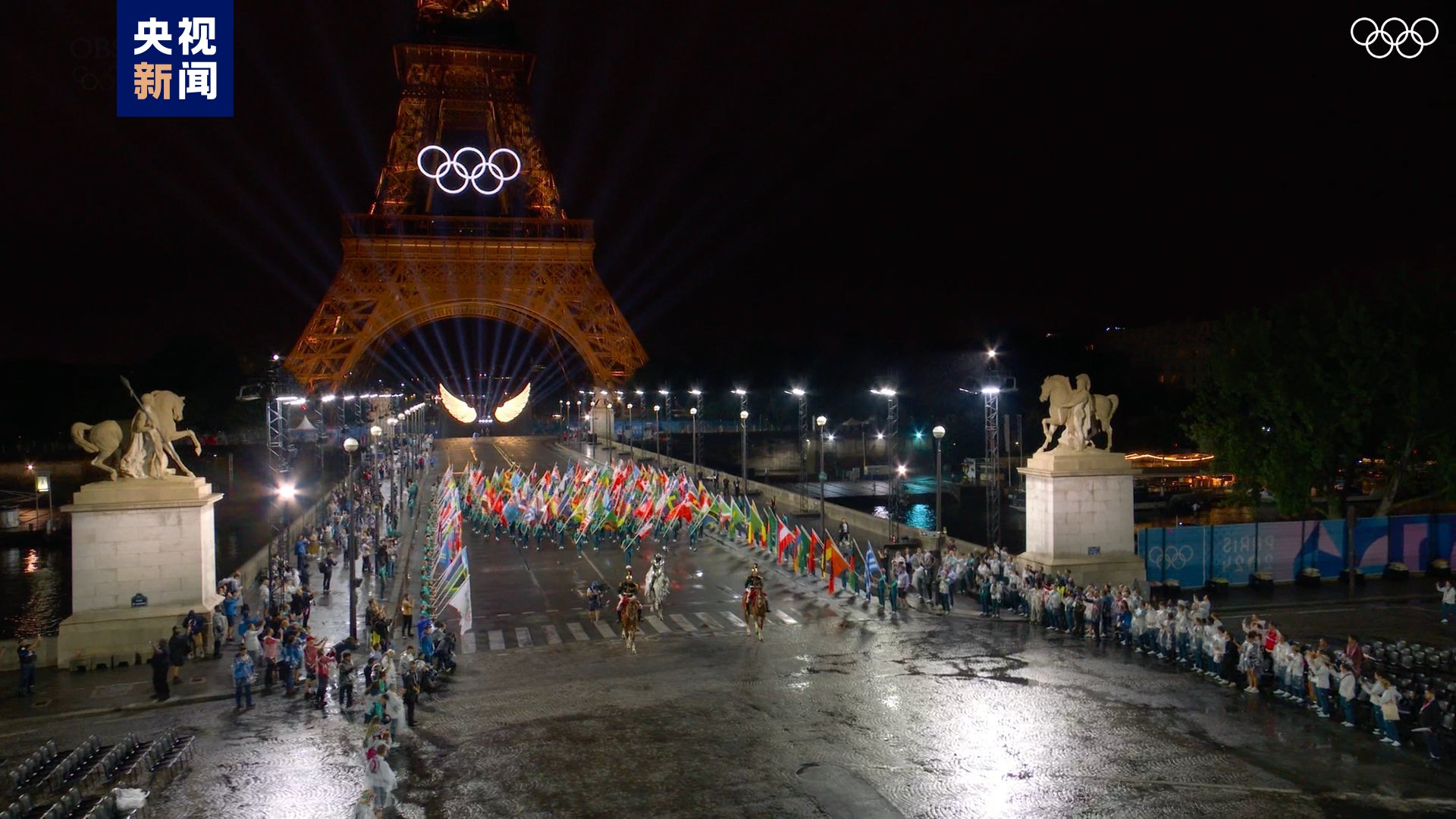 巴黎奥运会开幕式：灯光、声效与全息投影编织