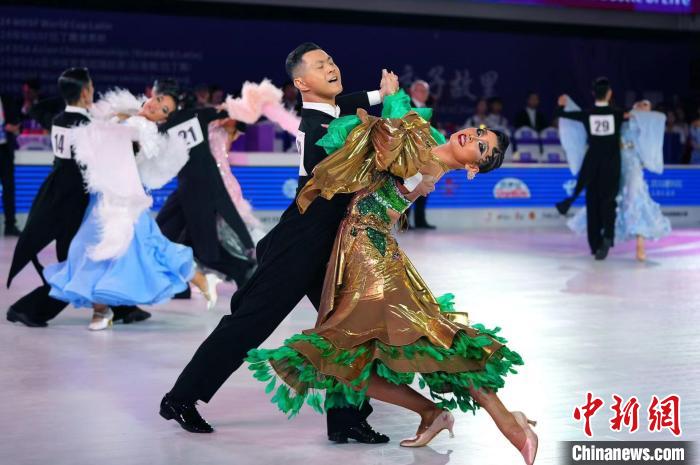成都世界体育舞蹈大赛开幕：中外高手“蜀山论