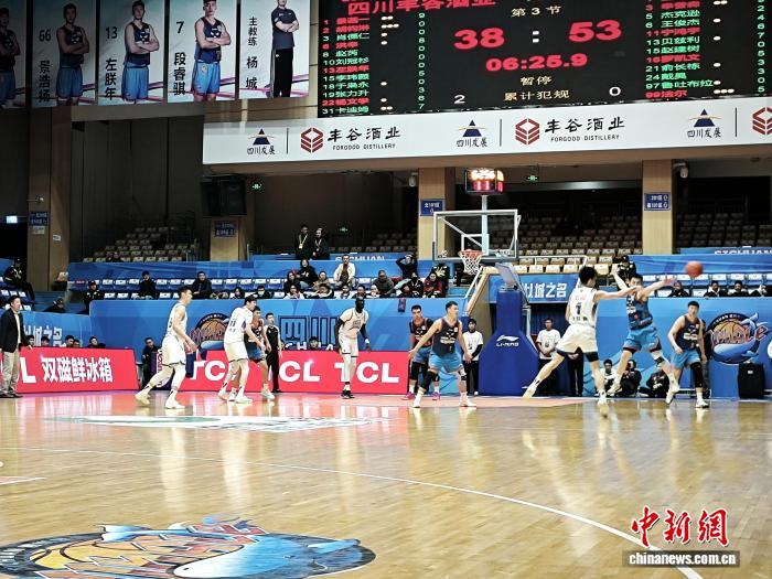 四川男篮主场惨败宁波男篮 24分差距暴露防守短