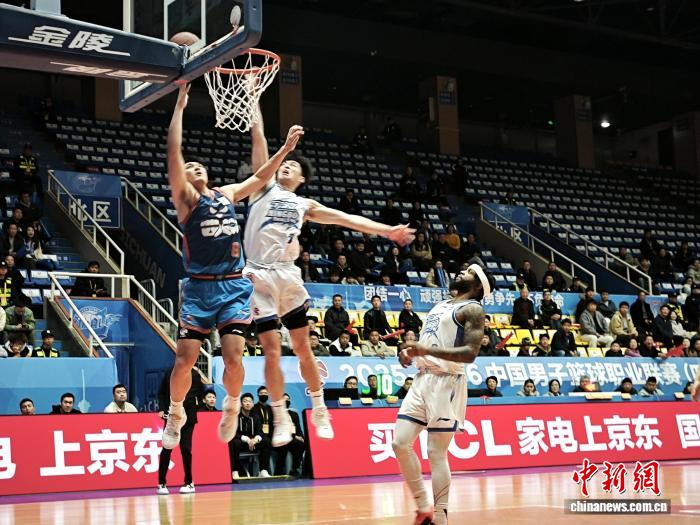 四川男篮主场惨败宁波男篮 24分差距暴露防守短