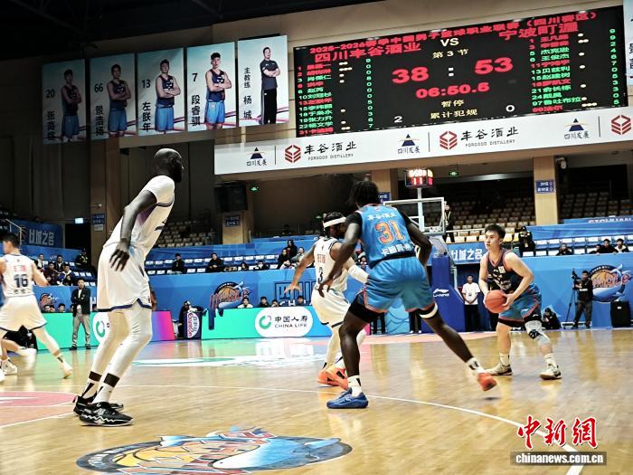 四川男篮主场惨败宁波男篮 24分差距暴露防守短