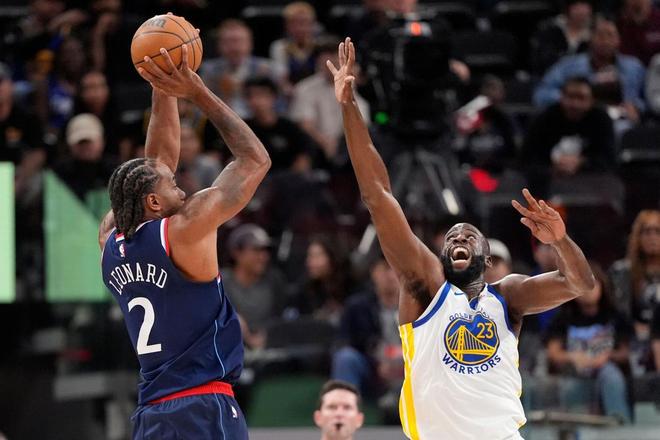 勇士13分逆转快船 詹姆斯缺席库里爆发助球队险