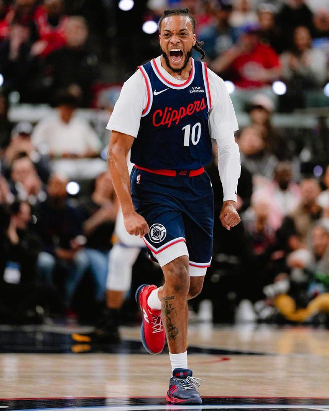 勇士13分逆转快船 詹姆斯缺席库里爆发助球队险