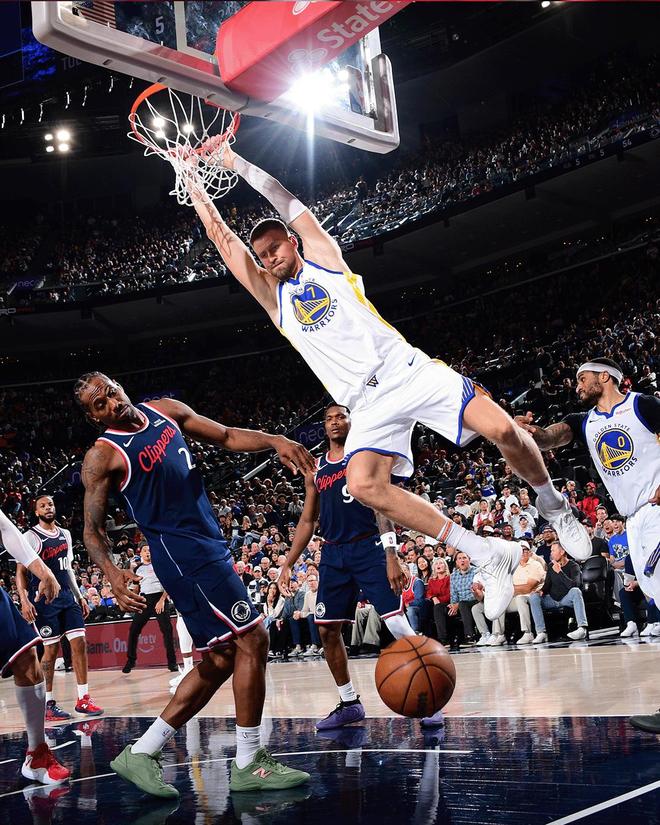 勇士13分逆转快船 詹姆斯缺席库里爆发助球队险