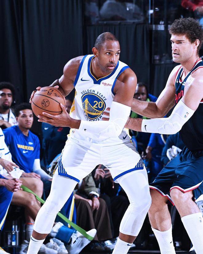 勇士13分逆转快船 詹姆斯缺席库里爆发助球队险