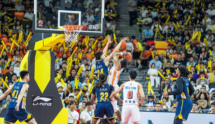 杜锋复出后广东队遭福建逆转 四连胜终结季后赛