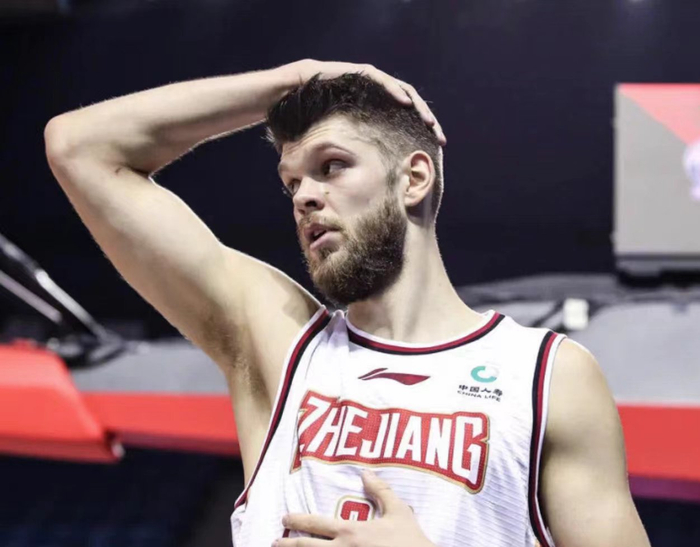 杜锋复出后广东队遭福建逆转 四连胜终结季后赛