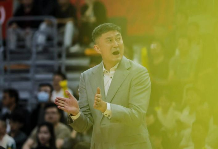 杜锋复出后广东队遭福建逆转 四连胜终结季后赛