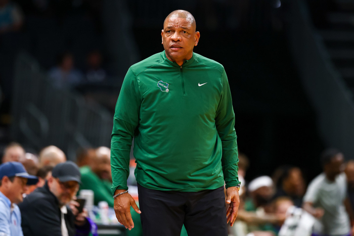 雄鹿主帅老里弗斯信任危机浮现 球队战绩低迷引